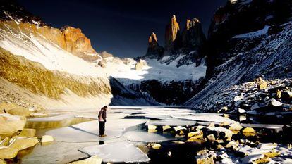 O parque nacional de Torres del Paine, um surpreendente território de montanhas afiadas, vales, glaciares, rios e lagos ao sul de Chile.