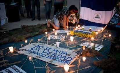 Altar em Manágua em homenagem ao jornalista Ángel Gahona.