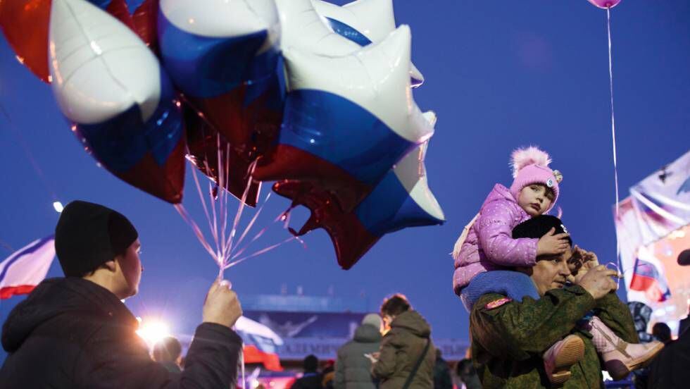 Comemoração do aniversário da anexação à Rússia da península da Crimeia em Simferopol, em março de 2015.