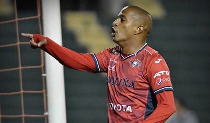 Serginho sofreu insultos racistas de torcedores na Bolívia.