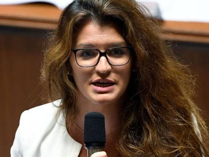 A secretária de Estado para a Igualdade, Marlène Schiappa, fala à Assembleia Nacional francesa, em julho