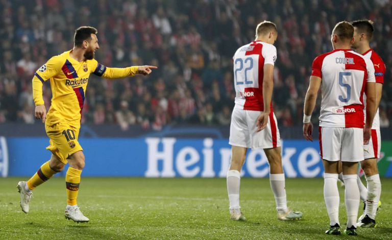 Messi comemora gol em Praga.