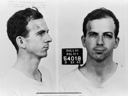Lee Harvey Oswald, detido após o atentado contra Kennedy.