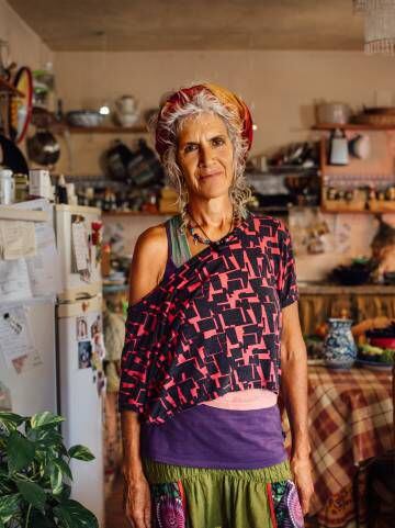 Ziza Fernandes é dona da fazenda Armonía, nas Alpujarras, onde organiza retiros de ioga e oficinas de cozinha vegetariana.