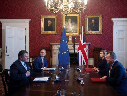 O ministro britânico do Brexit, David Frost (à esquerda), durante uma reunião com o vice-presidente da Comissão Europeia, Maros Sefcovic, em Londres, em 9 de junho.