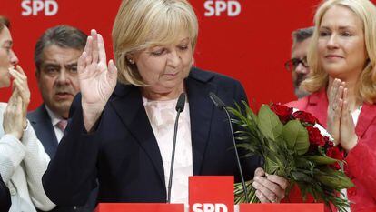 A candidata do SPD na Renânia do Norte-Vestfália, Hannelore Kraft, anunciou sua renúncia após os péssimos resultados obtidos nas eleições regionais.