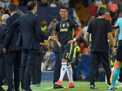 Cristiano Ronaldo após ser expulso em 19 de setembro.