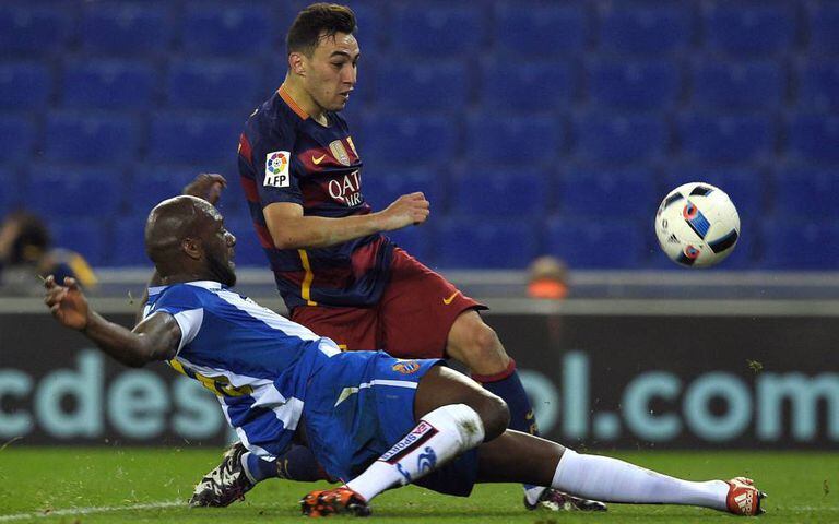Munir chuta para marcar o primeiro do Barça no jogo.