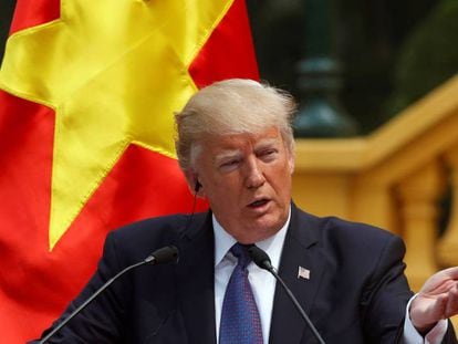 Trump no palácio presidencial de Hanói, Vietnã