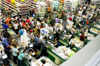 Um supermercado de San Cristóbal, colapsado.