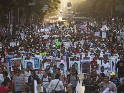 Uma manifestação no DF pelos 43 desaparecidos.