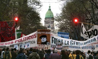 Marcha para marcar o aniversário do desaparecimento de Jorge Julio López, testemunha-chave no julgamento do ex-policial Miguel Etchecolatz, acusado de torturas durante a ditadura.