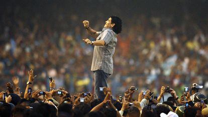 Maradona participa de uma homenagem em Calcutá, na Índia, em imagem de 2008