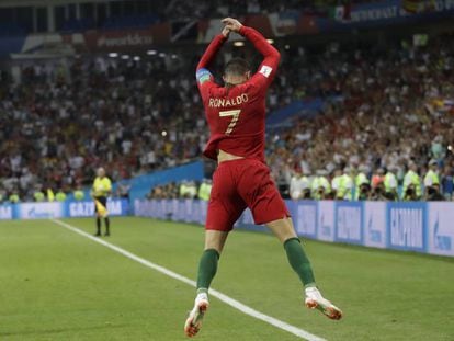 Cristiano Ronaldo comemora seu terceiro gol contra a Espanha.
