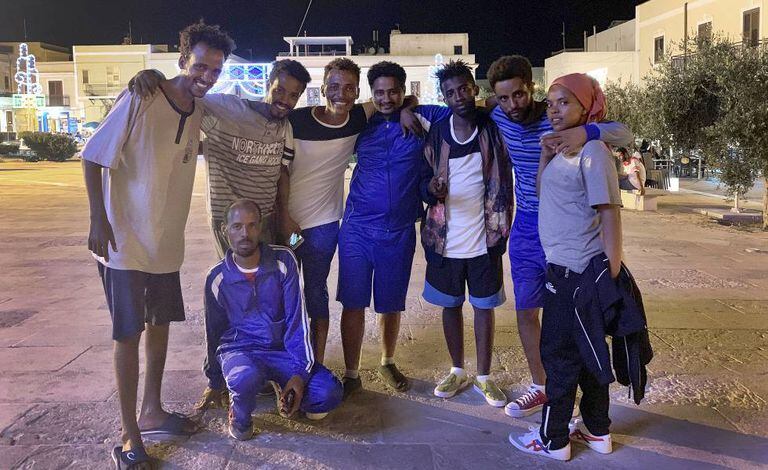 Imigrantes que estavam a bordo do 'Open Arms'.