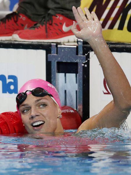 Yulia Efimova após ganhar a prova dos 100 m costas no Mundial de Kazan, em 2015.