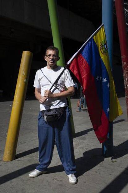 Román Cárdenas, 45, no Boulevard de Caricuao, a oeste de Caracas