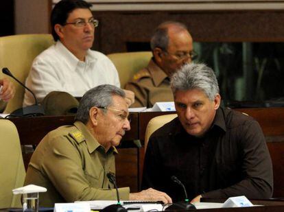 Raúl Castro na sessão extraordinária do parlamento.