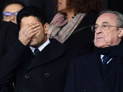 O presidente do PSG, Nasser Al-Khelaifi, cobre o rosto ao lado de Florentino Pérez.