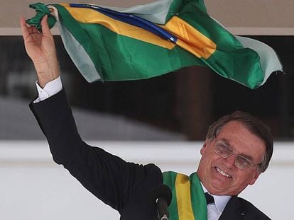 Bolsonaro no parlatório, após discursar.