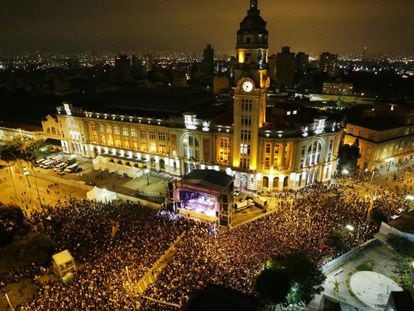 Show de Caetano Veloso levou milhares à Estação Julio Prestes na Virada Cultural de 2015.