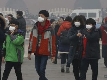 Máscaras para se proteger da poluição em Pequim.