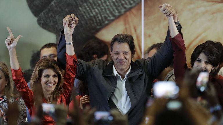 Fernando Haddad comemora sua ida ao segundo turno das eleições presidenciais