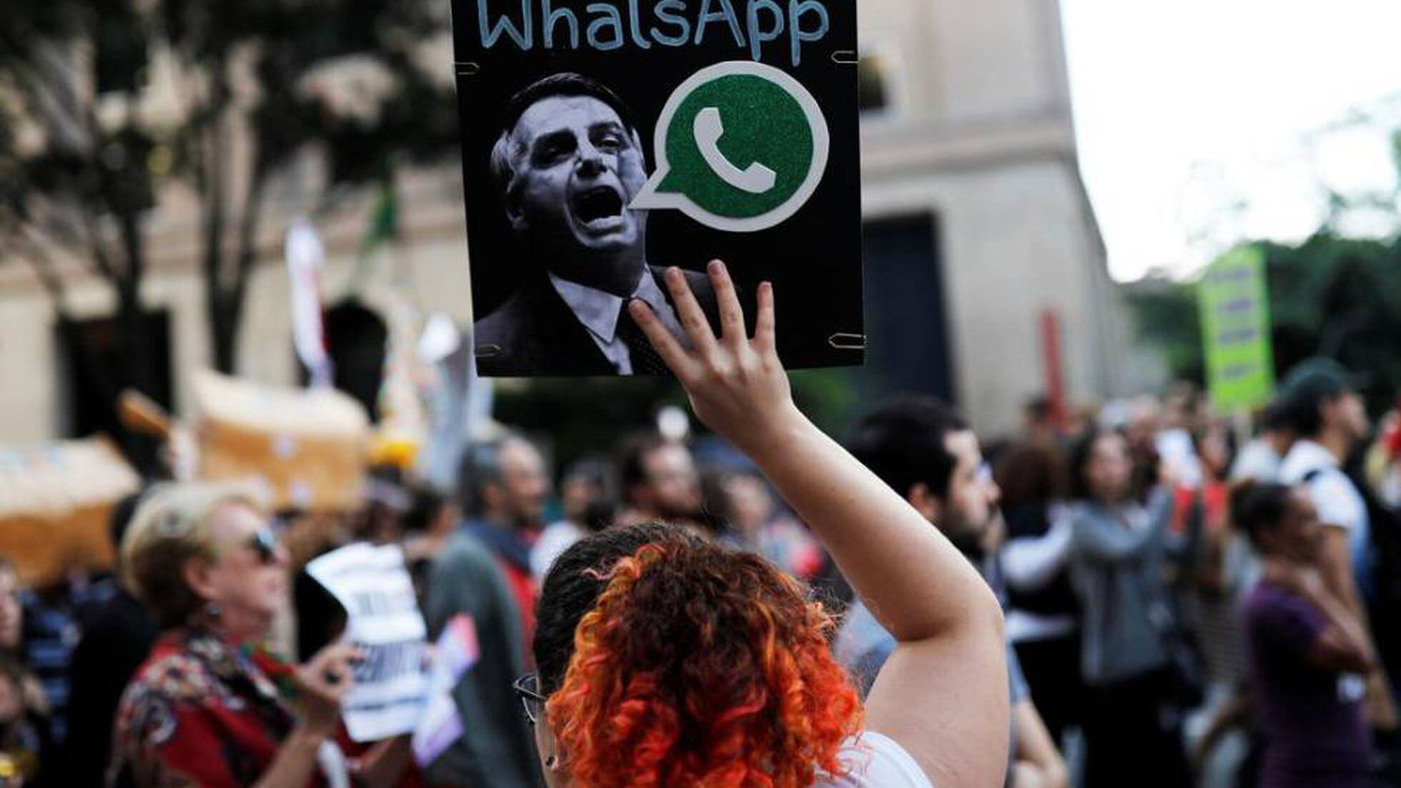 WhatsApp, uma arma eleitoral sem lei no Brasil