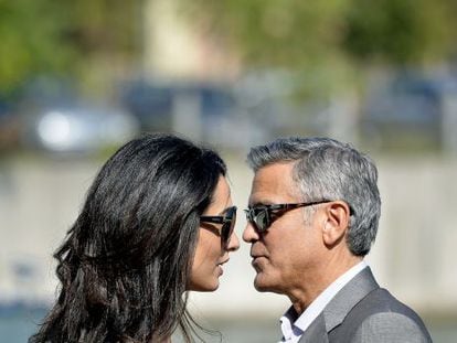 A advogada Amal Alamuddin e o ator George Clooney na chegada a Veneza para celebrarem seu casamento, em setembro passado.