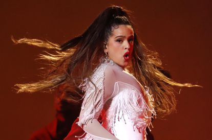 Rosalía se apresenta no Grammy. 