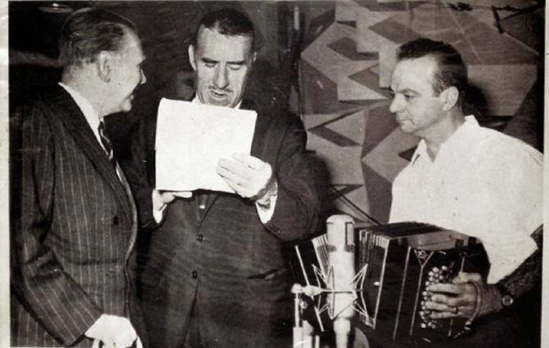 Capa do disco 'El tango', com letras de Borges e música de Astor Piazzolla. Canta Edmundo Rivero (centro).