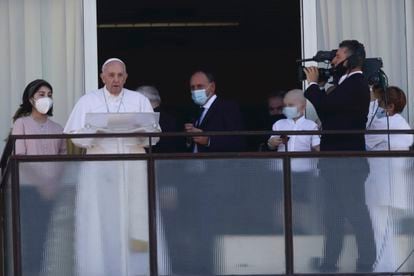 O papa Francisco, durante a oração do Angelus, em 11 de julho, no hospital Policlínico Gemelli, em Roma, onde permanece internado.