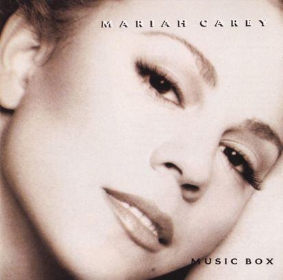 Sim, definitivamente os seres humanos gostam de baladas. Até 32 milhões deles têm em suas prateleiras este Music Box, de Mariah Carey, um trabalho quase 90% composto por temas frouxos. O que os partidários de Carey, que em 1993 tinha 23 anos, queriam demonstrar: a) que a intérprete tinha, de fato, um vozeirão, e b) aproveitar que toda a raça humana estava com as defesas baixas desde que, um ano antes (1992), Whitney Houston nos deixara tenros com I Will Always Love You, da trilha sonora de O Guarda-Costas. Este álbum conseguiu fazer as duas coisas, e, escutado mais de duas décadas depois, é uma cadeira de balanço eficaz para uma senhora soneca. Nem mesmo a reinterpretação de Without You, dos gloriosos Badfinger (a melhor banda do mundo com o pior azar) salva o álbum de uma vulgaridade desesperadora. Texto: CARLOS MARCOS

Pontuação: 1 de 5.

Número de exemplares vendidos: 32 milhões
