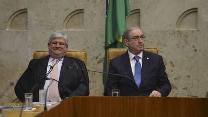 Rodrigo Janot ao lado de Eduardo Cunha, durante sess&atilde;o no Supremo Tribunal Federal nesta segunda-feira, dia 1&ordm;. 