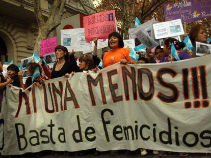 Milhares de pessoas pediram "Ni una menos" na Argentina há um ano.