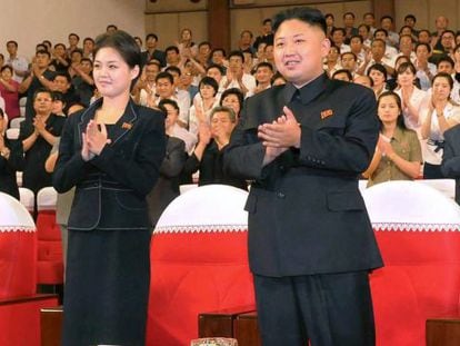 O líder norte-coreano, Kim Jong-um, com sua mulher, Ri Sol-ju.