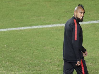 Vidal treina com a seleção chilena em Salvador.