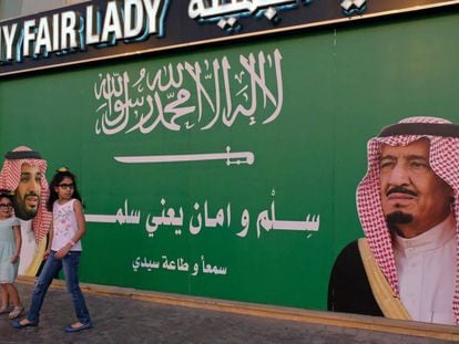 Viagem às frestas do hermetismo saudita, em cinco relatos breves