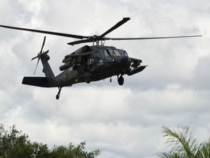 Um helicóptero das forças armadas colombianas em 21 de novembro.