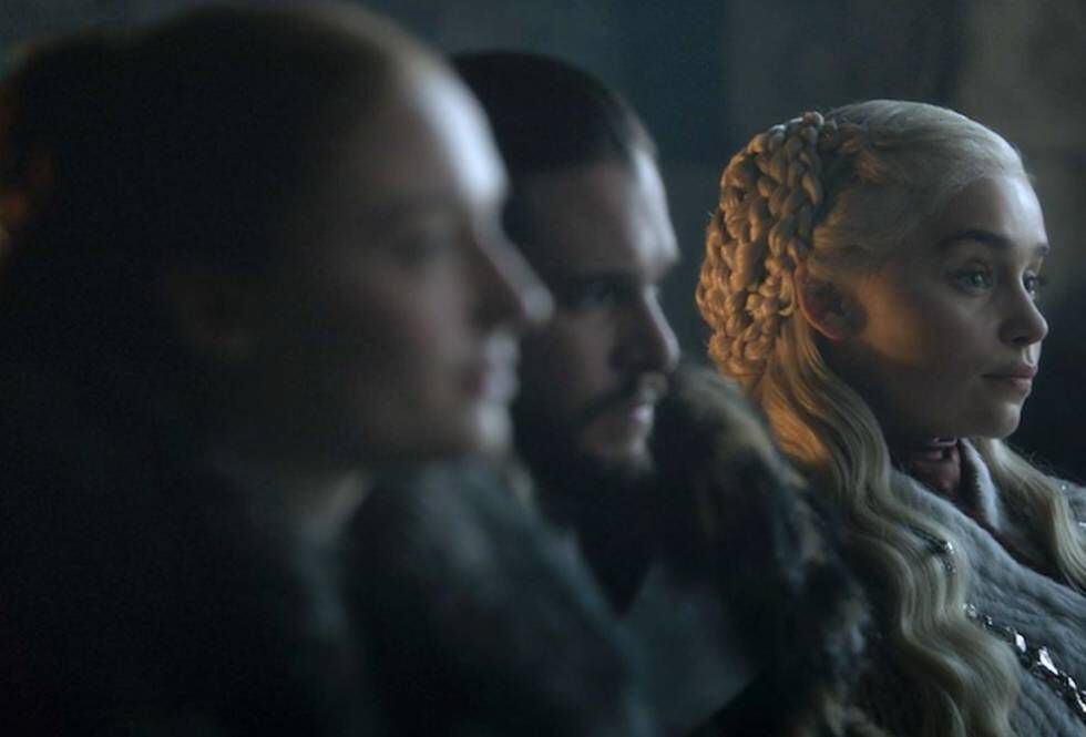 A partir da esquerda: Sophie Tuner, no papel de Sansa Stark; Kit Harington, como Jon Snow, e Emilia Clarke, que interpreta Daenerys Targaryen.