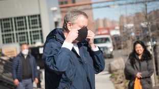 O prefeito de Nova York, Bill de Blasio, nesta segunda-feira no Estaleiro Naval do Brooklyn.