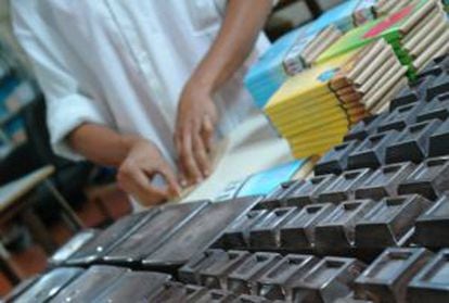 Empacotamento do chocolate crioulo na Hacienda Bukare, na Venezuela.