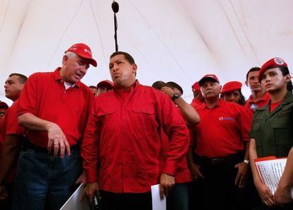 Rafael Ramírez, ex-ministro do Petróleo da Venezuela, com Hugo Chávez, em 2008, em Caracas.