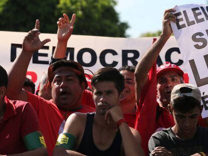 Apoiadores do ex-presidente Lula se manifestam em Porto Alegre, na última quarta-feira.