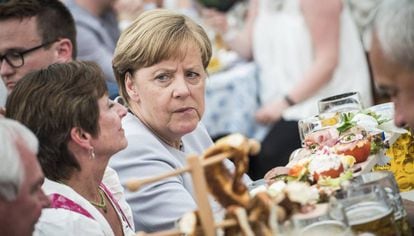 A chanceler alemã, Angela Merkel, durante um ato de campanha da CSU em Munique, neste domingo.