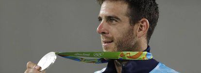 o argentino Juan Martin del Potro, ganhou a medalha de prata no tênis após 14 meses afastado das quadras por lesão.