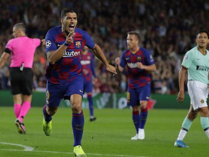 Suárez comemora o gol pelo Barcelona.