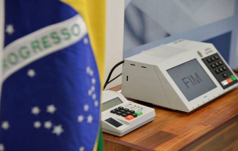 Urna eletrônica.