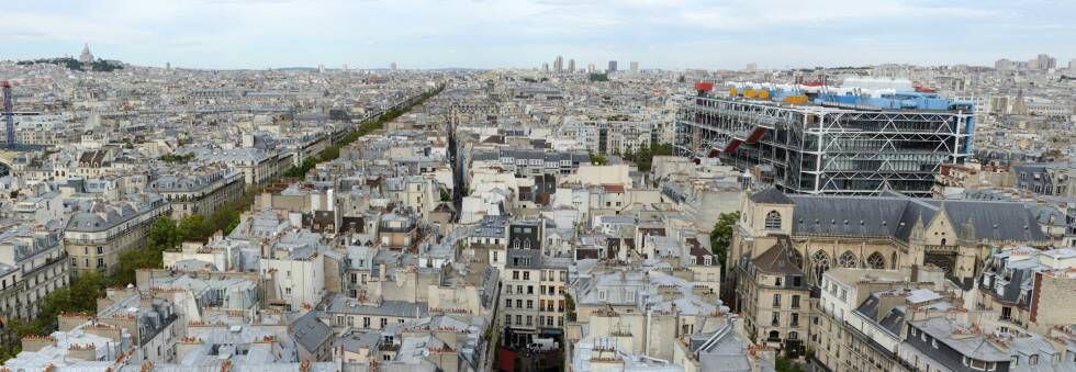 Vista panorâmica de Paris, com o edifício do Centro Pompidou, de Piano e Rogers, destacando-se à direita.