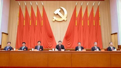 O presidente da China, Xi Jinping, participa da Sexta Plenária do Comitê Central do Partido Comunista, encerrada nesta quinta-feira em Pequim.